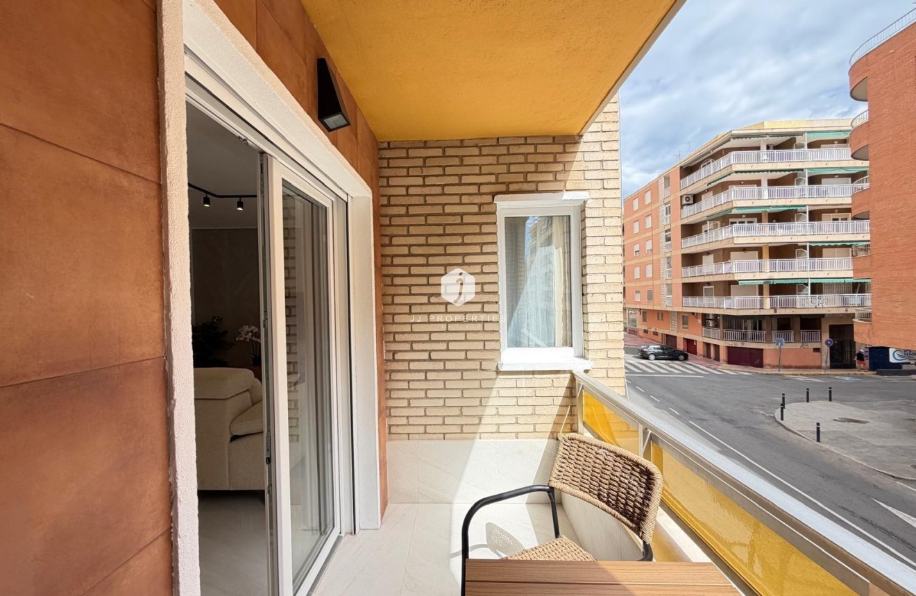 D'occasion - Appartement -
Torrevieja - Playa del Cura