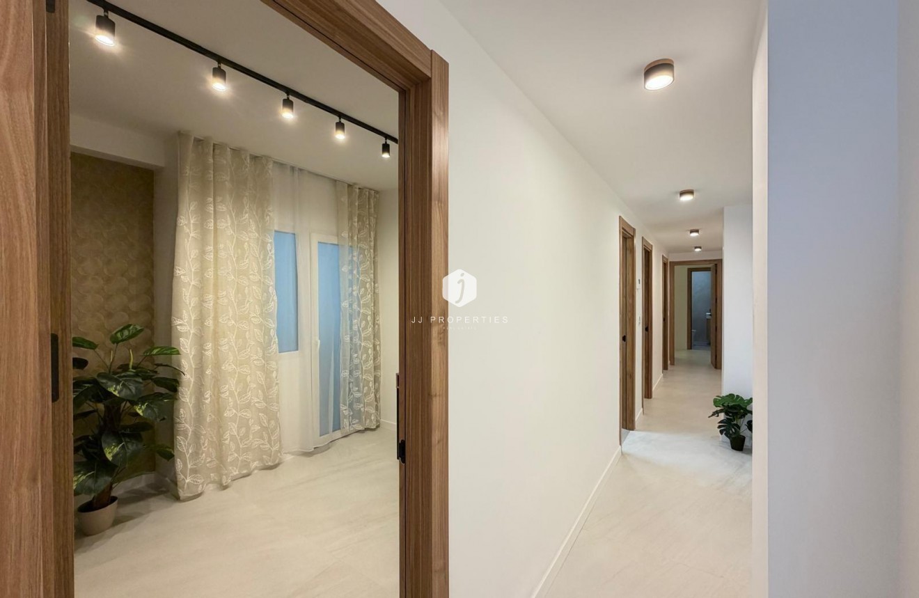 D'occasion - Appartement -
Torrevieja - Playa del Cura