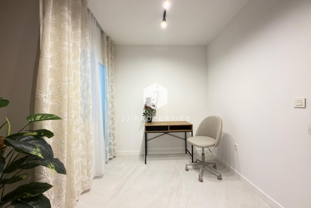 D'occasion - Appartement -
Torrevieja - Playa del Cura