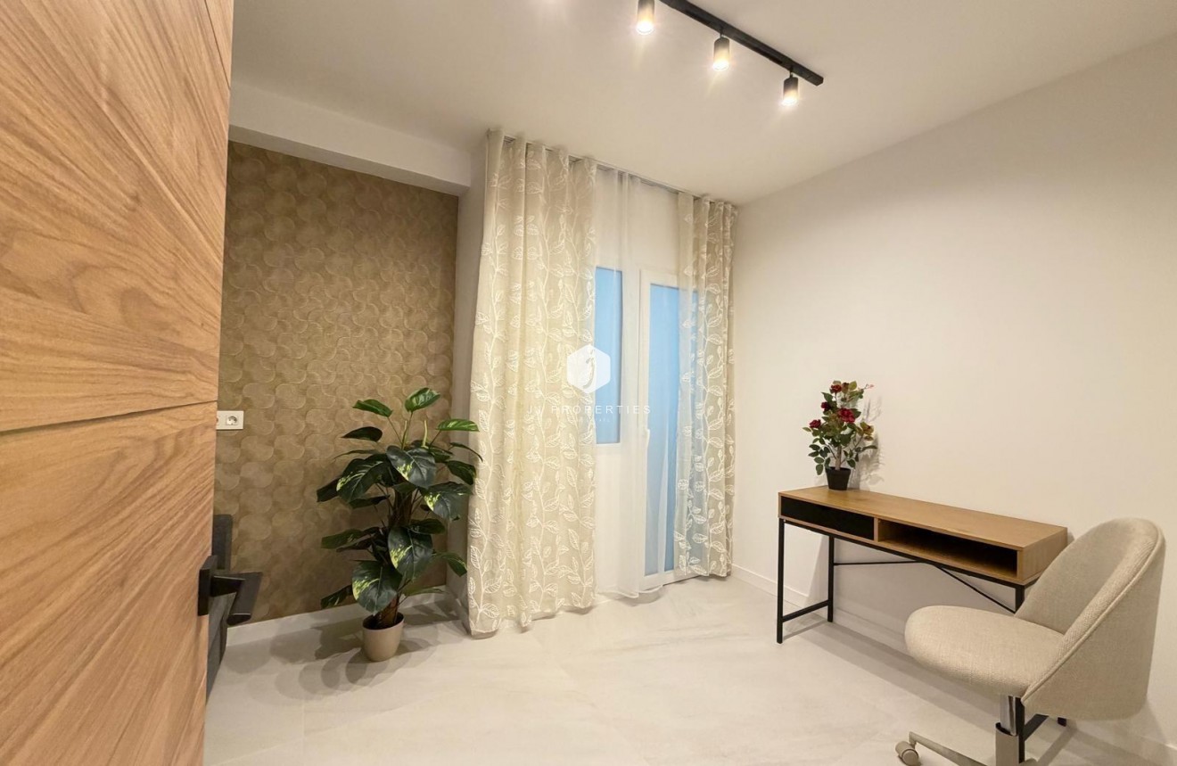 D'occasion - Appartement -
Torrevieja - Playa del Cura
