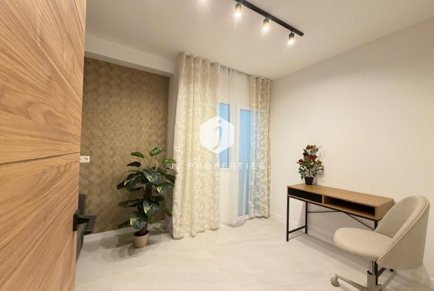 D'occasion - Appartement -
Torrevieja - Playa del Cura