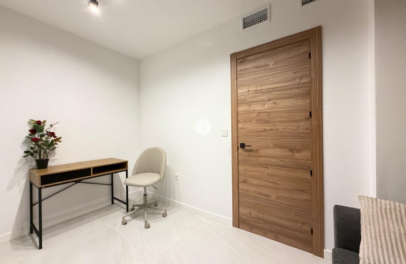 D'occasion - Appartement -
Torrevieja - Playa del Cura