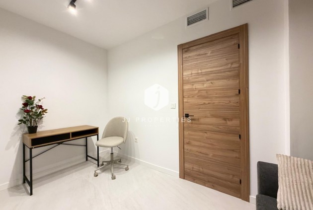 D'occasion - Appartement -
Torrevieja - Playa del Cura