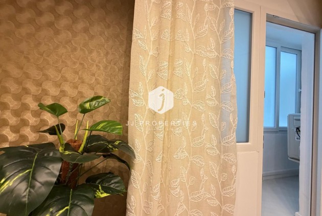 D'occasion - Appartement -
Torrevieja - Playa del Cura