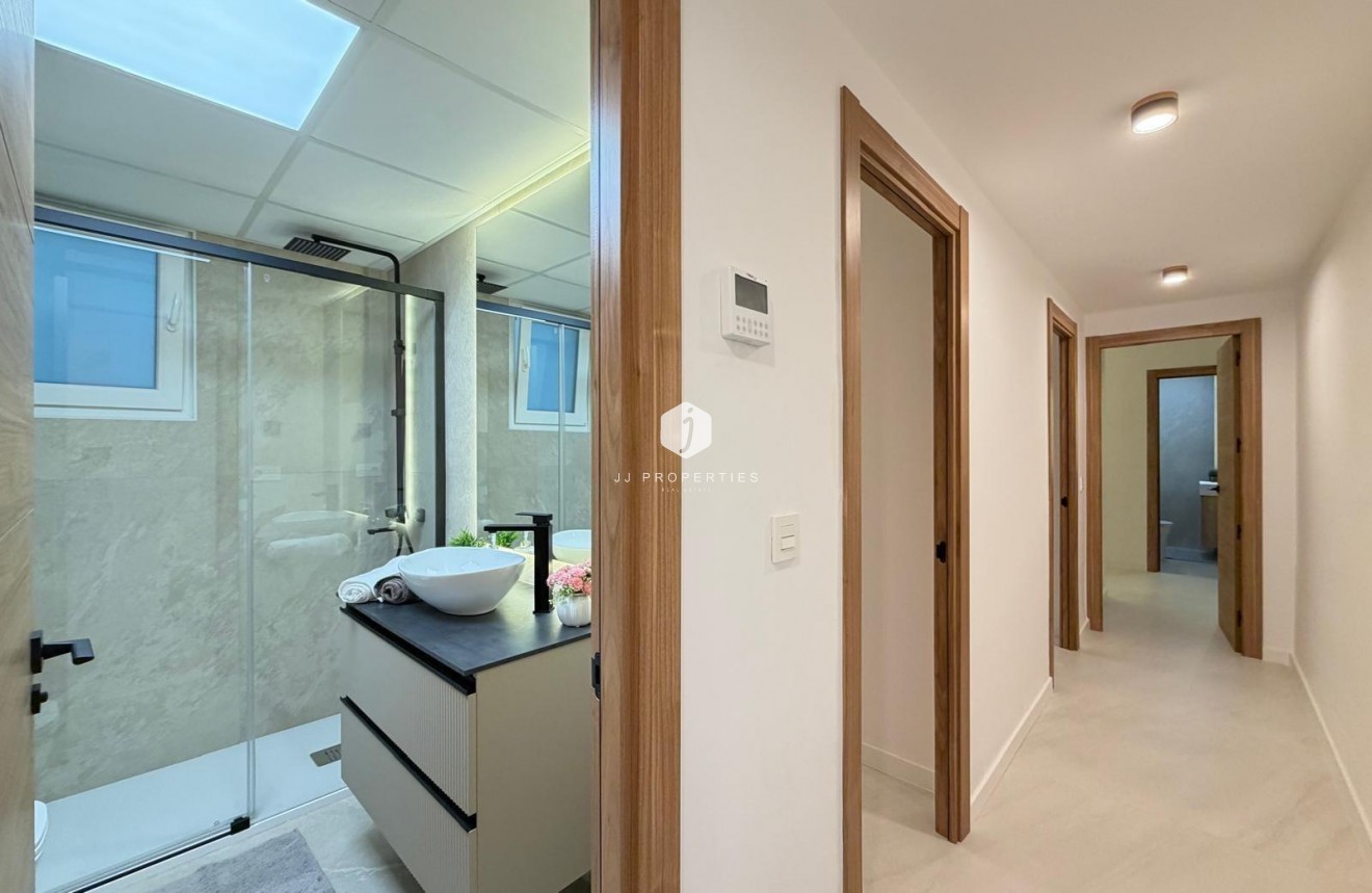 D'occasion - Appartement -
Torrevieja - Playa del Cura