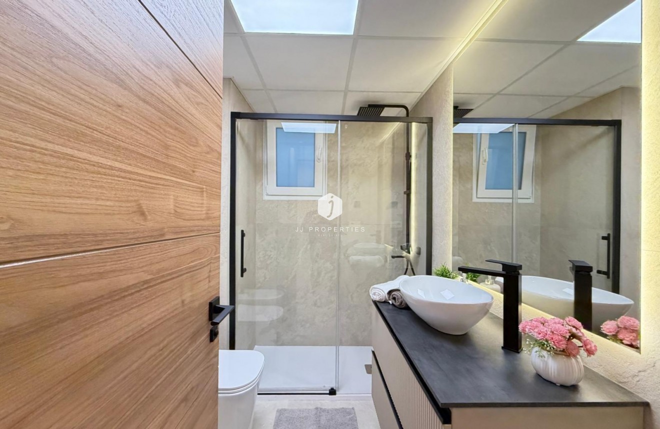 D'occasion - Appartement -
Torrevieja - Playa del Cura
