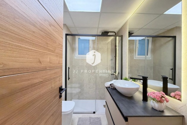 D'occasion - Appartement -
Torrevieja - Playa del Cura