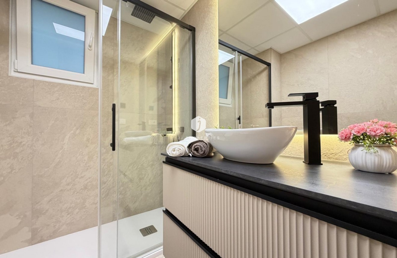 D'occasion - Appartement -
Torrevieja - Playa del Cura