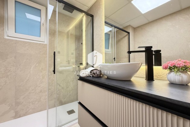 D'occasion - Appartement -
Torrevieja - Playa del Cura