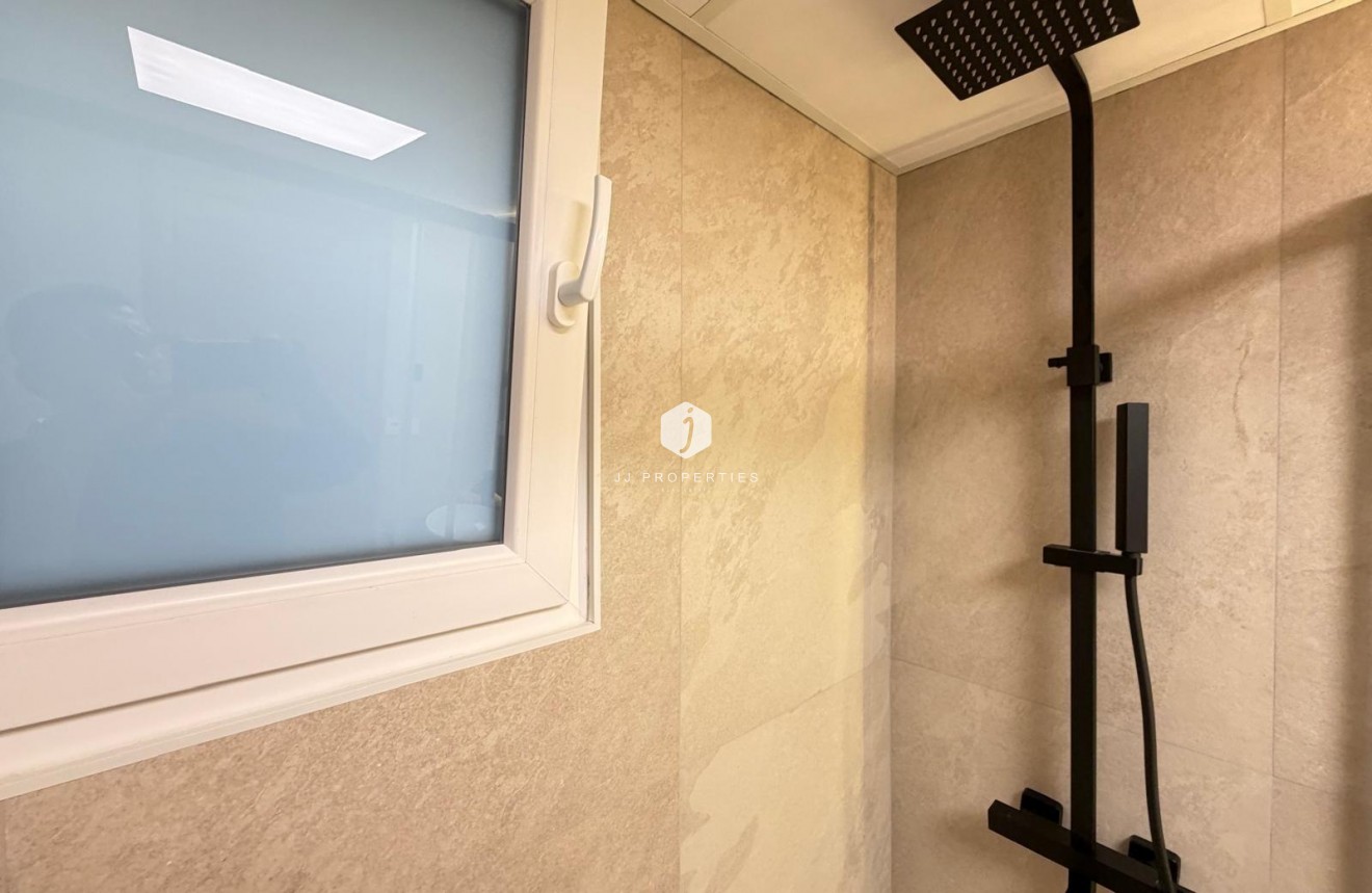 D'occasion - Appartement -
Torrevieja - Playa del Cura