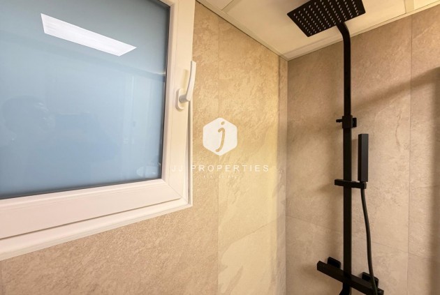 D'occasion - Appartement -
Torrevieja - Playa del Cura