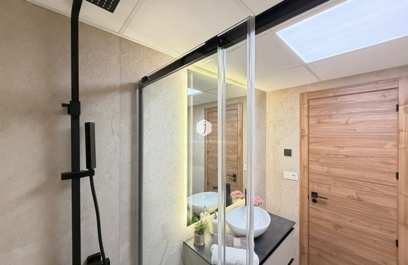 D'occasion - Appartement -
Torrevieja - Playa del Cura