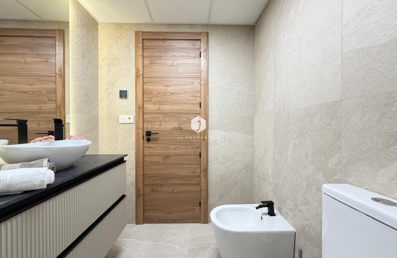 D'occasion - Appartement -
Torrevieja - Playa del Cura