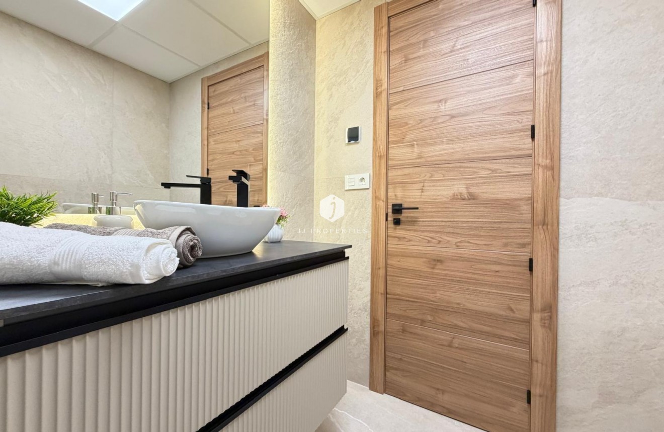 D'occasion - Appartement -
Torrevieja - Playa del Cura