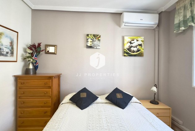 Resale - Bungalow -
Torrevieja - Centro