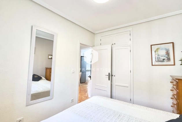 Resale - Bungalow -
Torrevieja - Centro