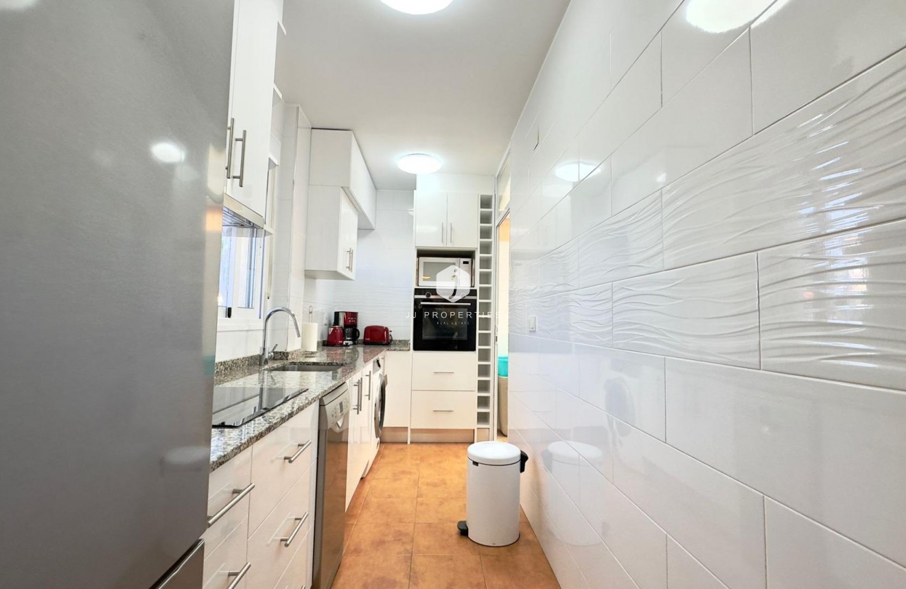 Resale - Bungalow -
Torrevieja - Centro