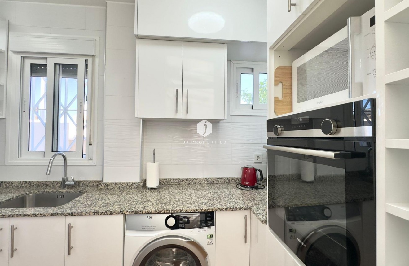 Resale - Bungalow -
Torrevieja - Centro