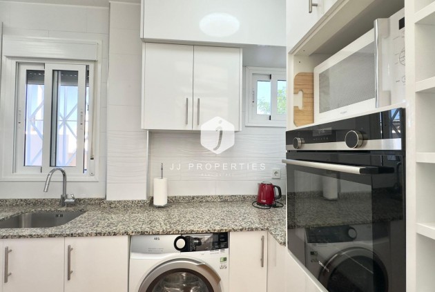 Resale - Bungalow -
Torrevieja - Centro