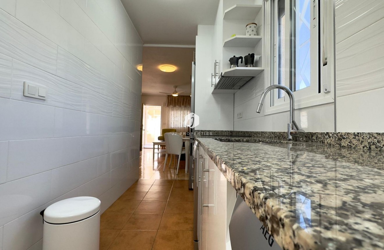 Resale - Bungalow -
Torrevieja - Centro