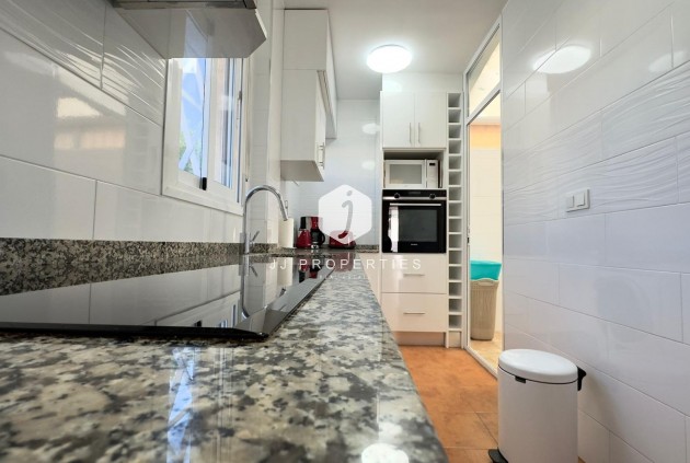 Resale - Bungalow -
Torrevieja - Centro