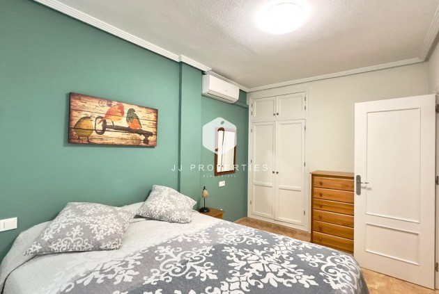Resale - Bungalow -
Torrevieja - Centro