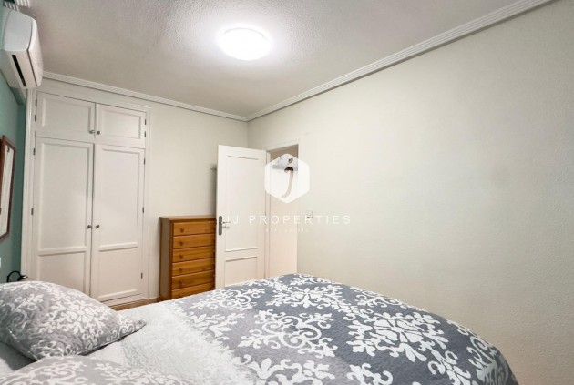 Resale - Bungalow -
Torrevieja - Centro