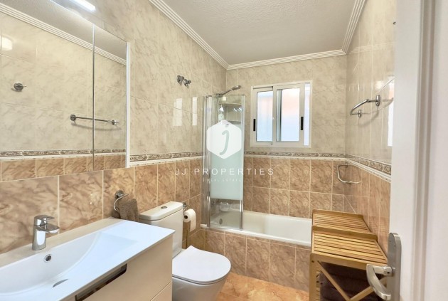 Resale - Bungalow -
Torrevieja - Centro
