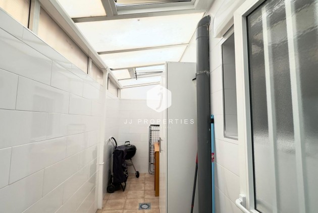 Resale - Bungalow -
Torrevieja - Centro