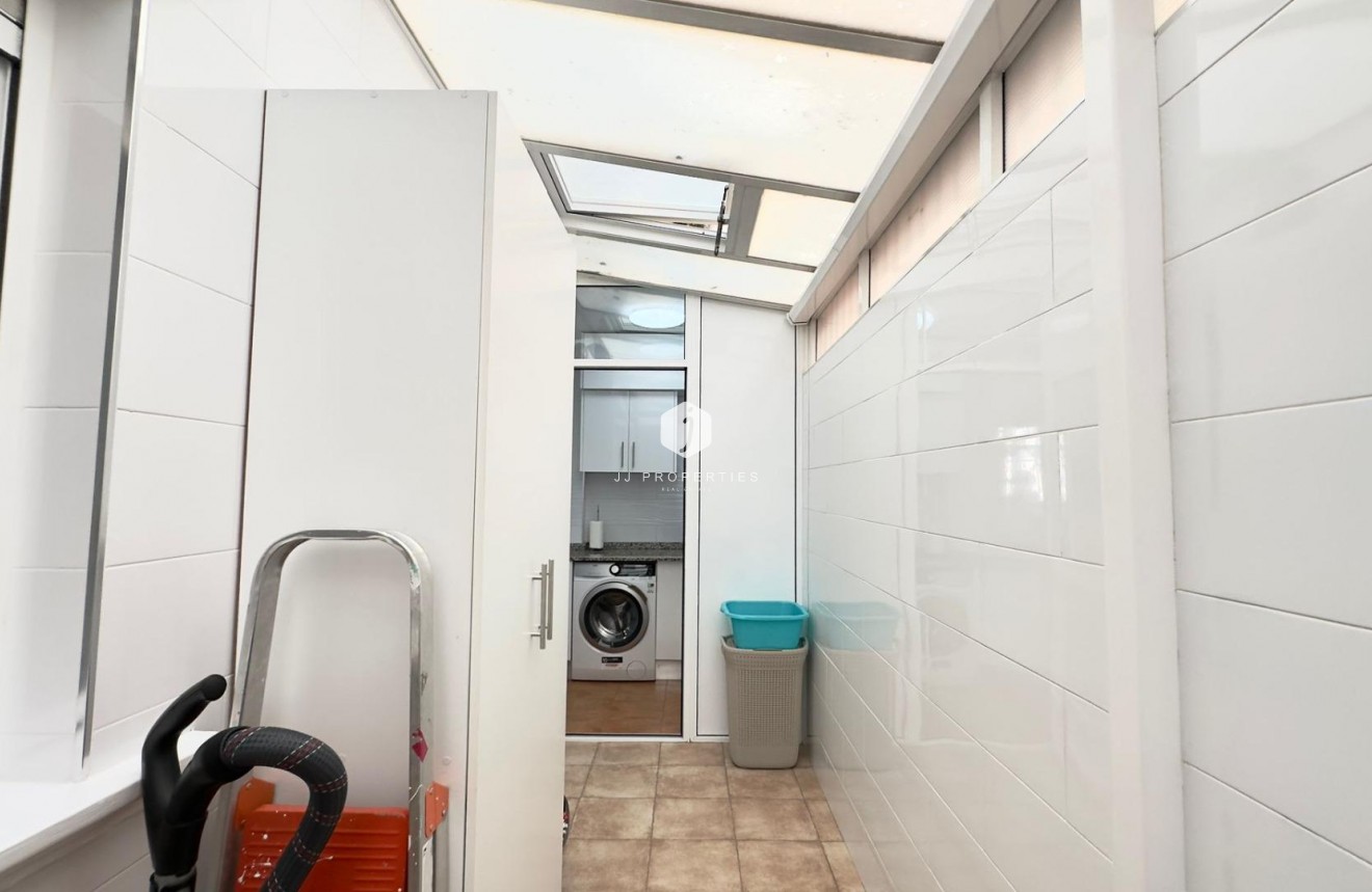 Resale - Bungalow -
Torrevieja - Centro