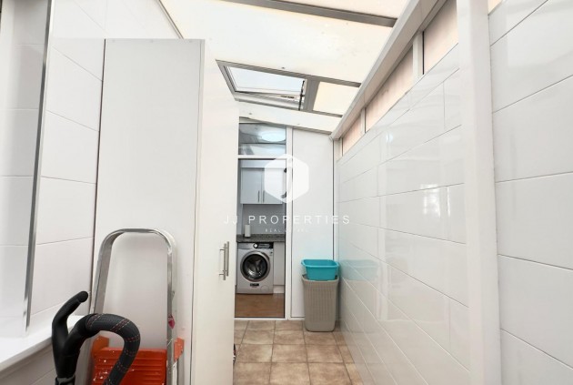 Resale - Bungalow -
Torrevieja - Centro
