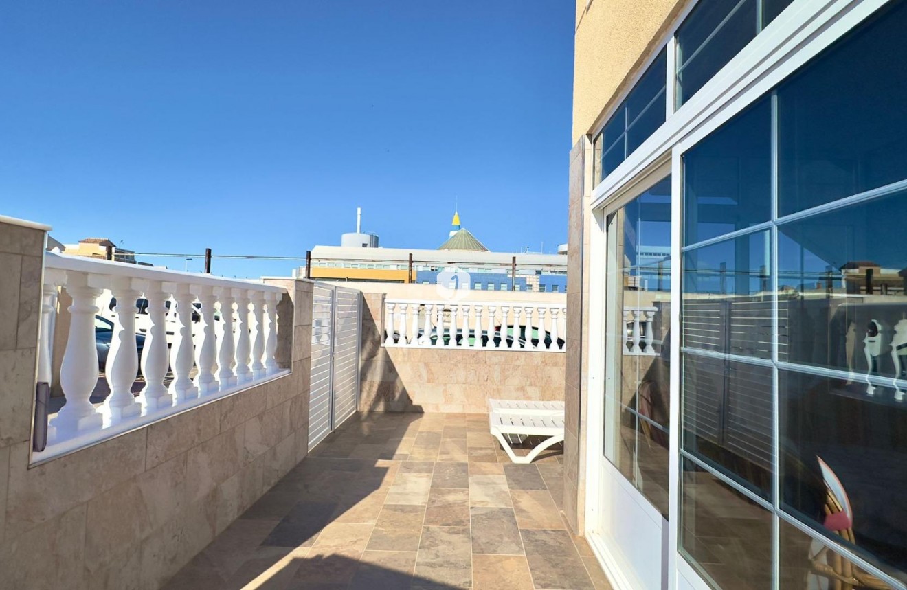 Resale - Bungalow -
Torrevieja - Centro