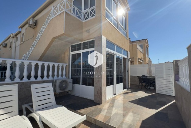 Resale - Bungalow -
Torrevieja - Centro