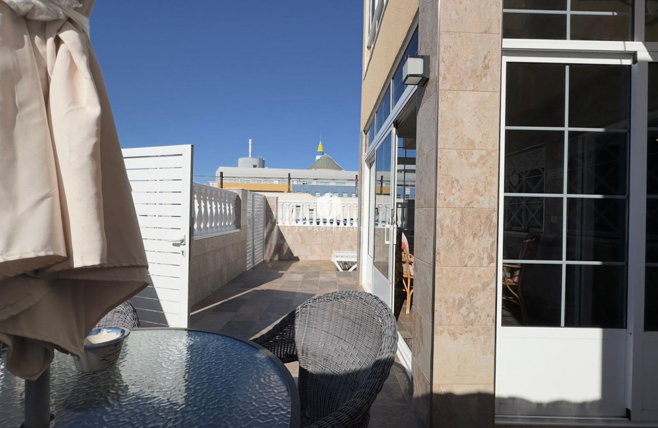 Resale - Bungalow -
Torrevieja - Centro