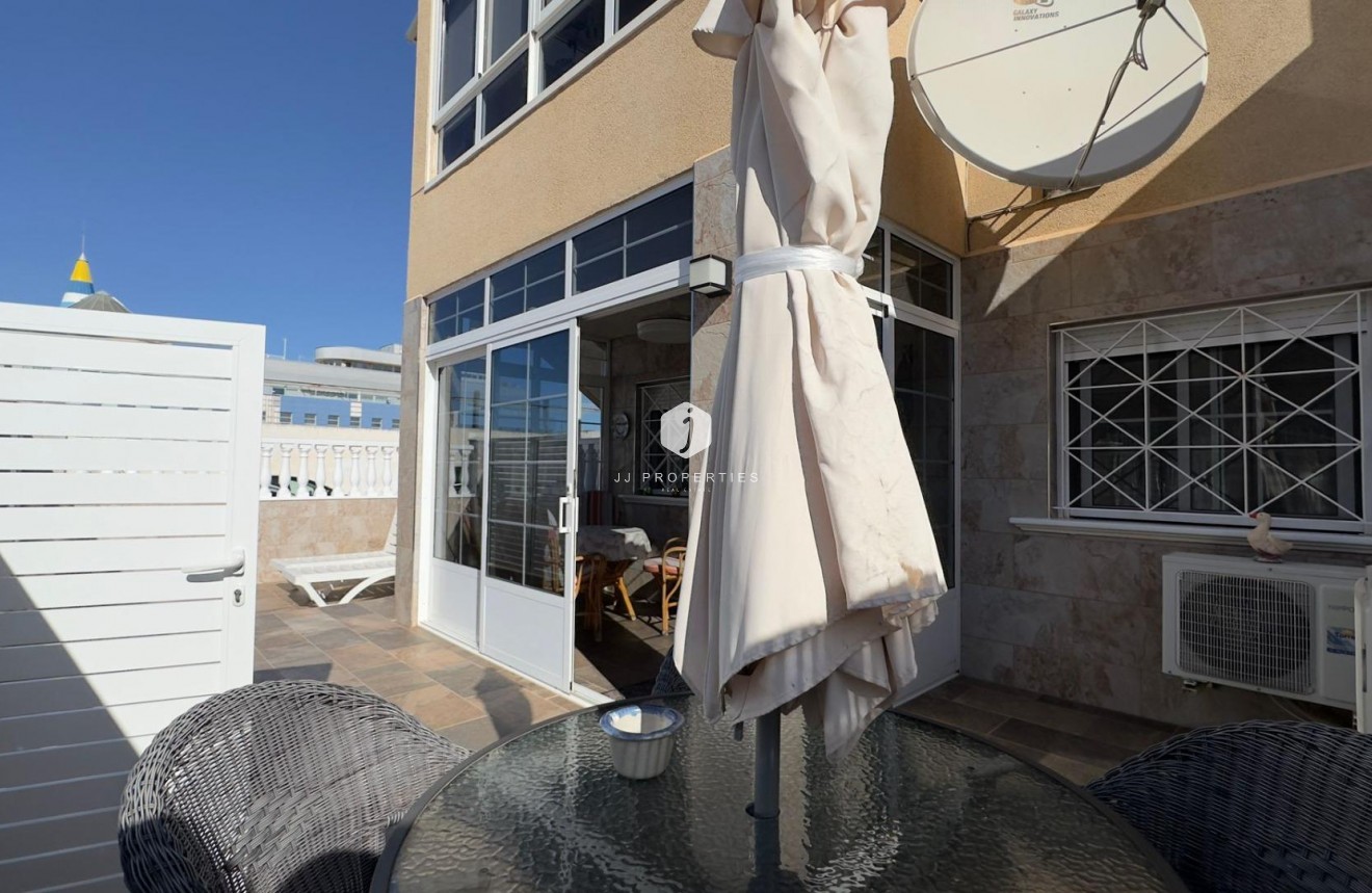 Resale - Bungalow -
Torrevieja - Centro