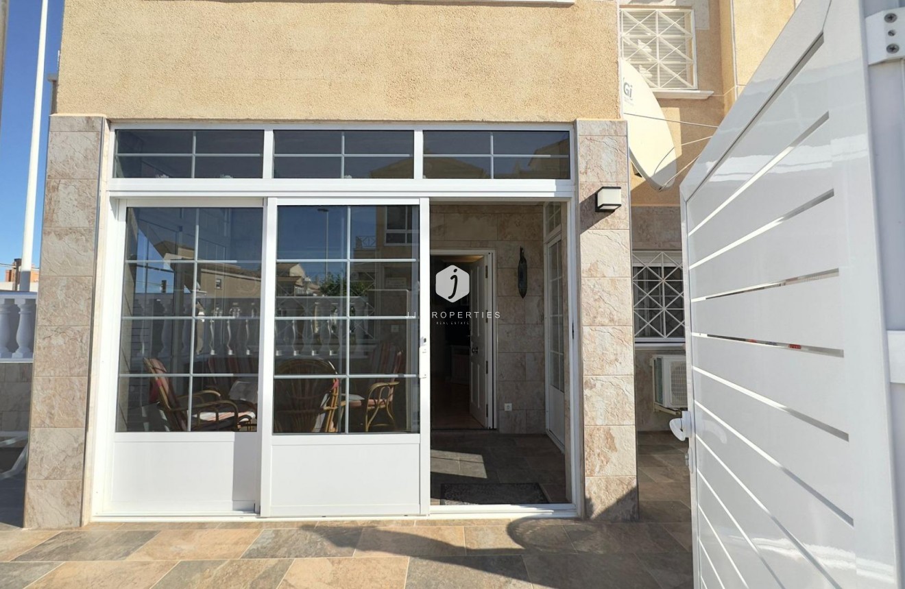 Resale - Bungalow -
Torrevieja - Centro