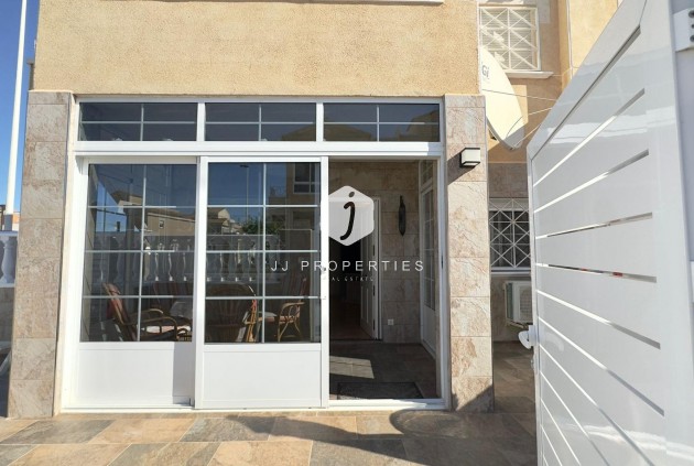 Resale - Bungalow -
Torrevieja - Centro