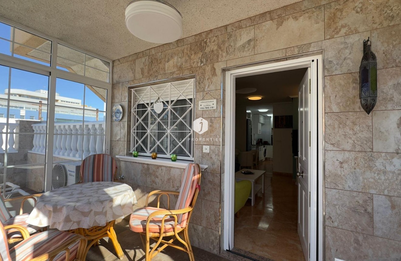 Resale - Bungalow -
Torrevieja - Centro