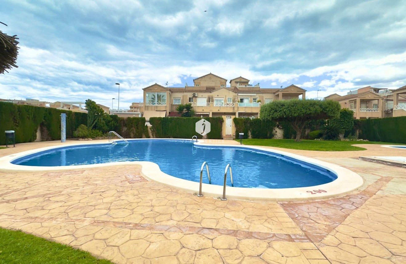 Resale - Bungalow -
Torrevieja - Centro