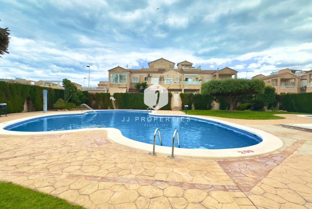 Resale - Bungalow -
Torrevieja - Centro