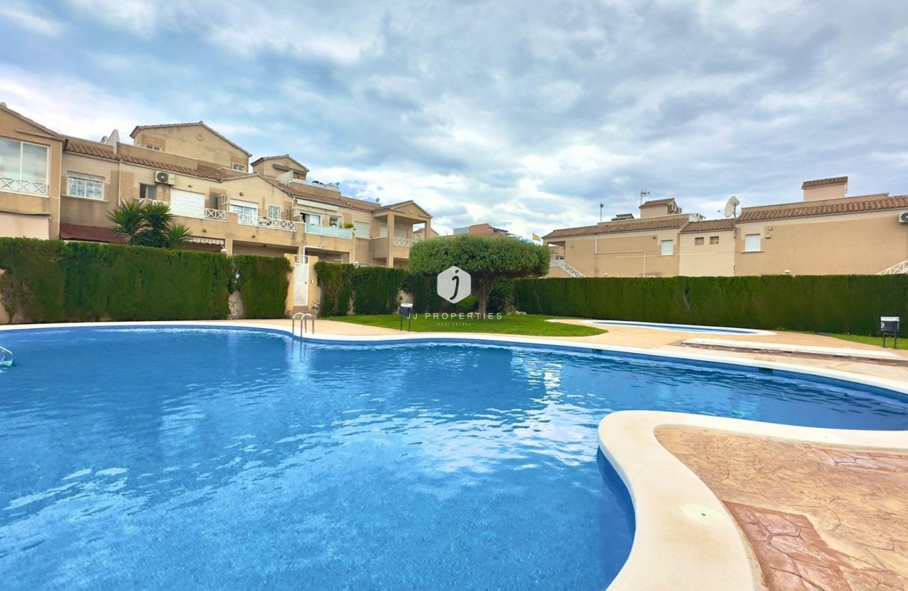 Resale - Bungalow -
Torrevieja - Centro