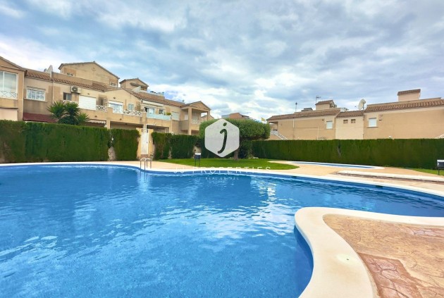 Resale - Bungalow -
Torrevieja - Centro