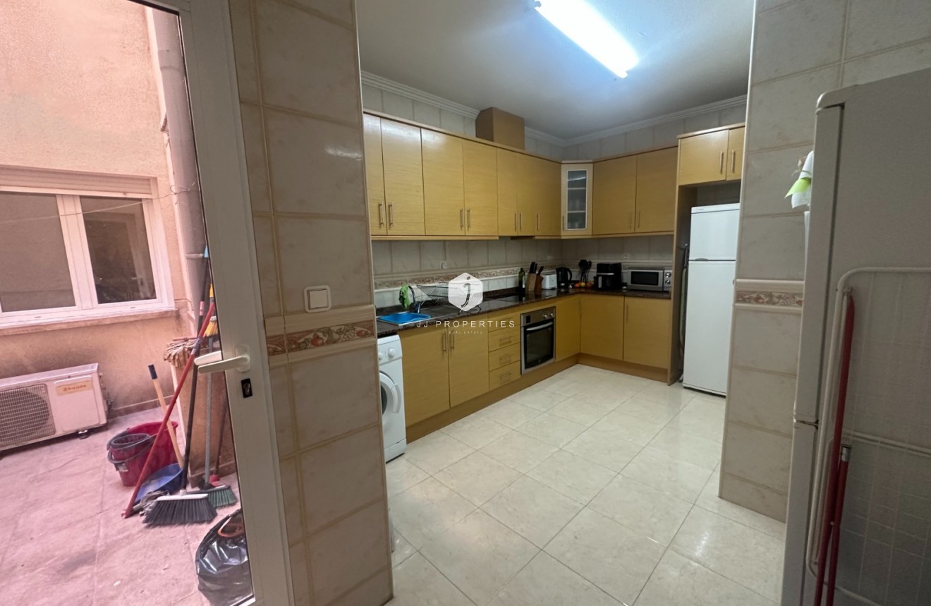 Tweedehands - Appartement / flat -
Jacarilla - Inland