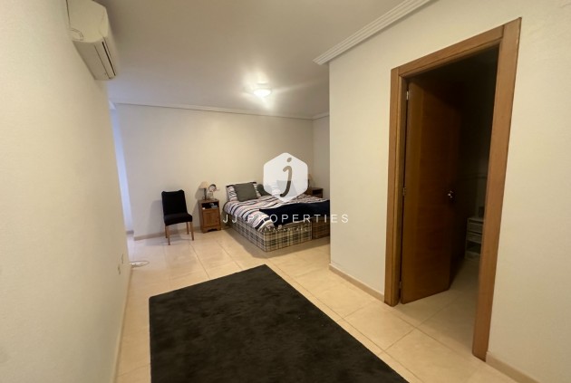 Tweedehands - Appartement / flat -
Jacarilla - Inland
