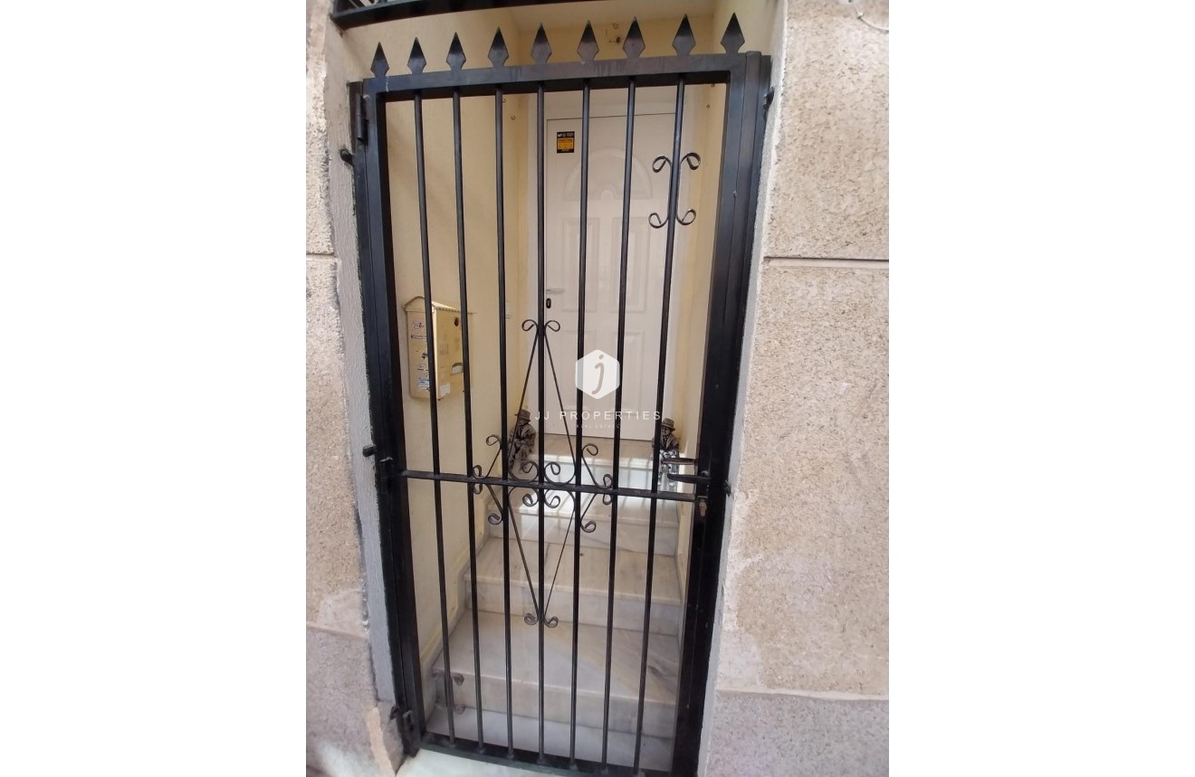 D'occasion - Appartement -
Torrevieja - Centro