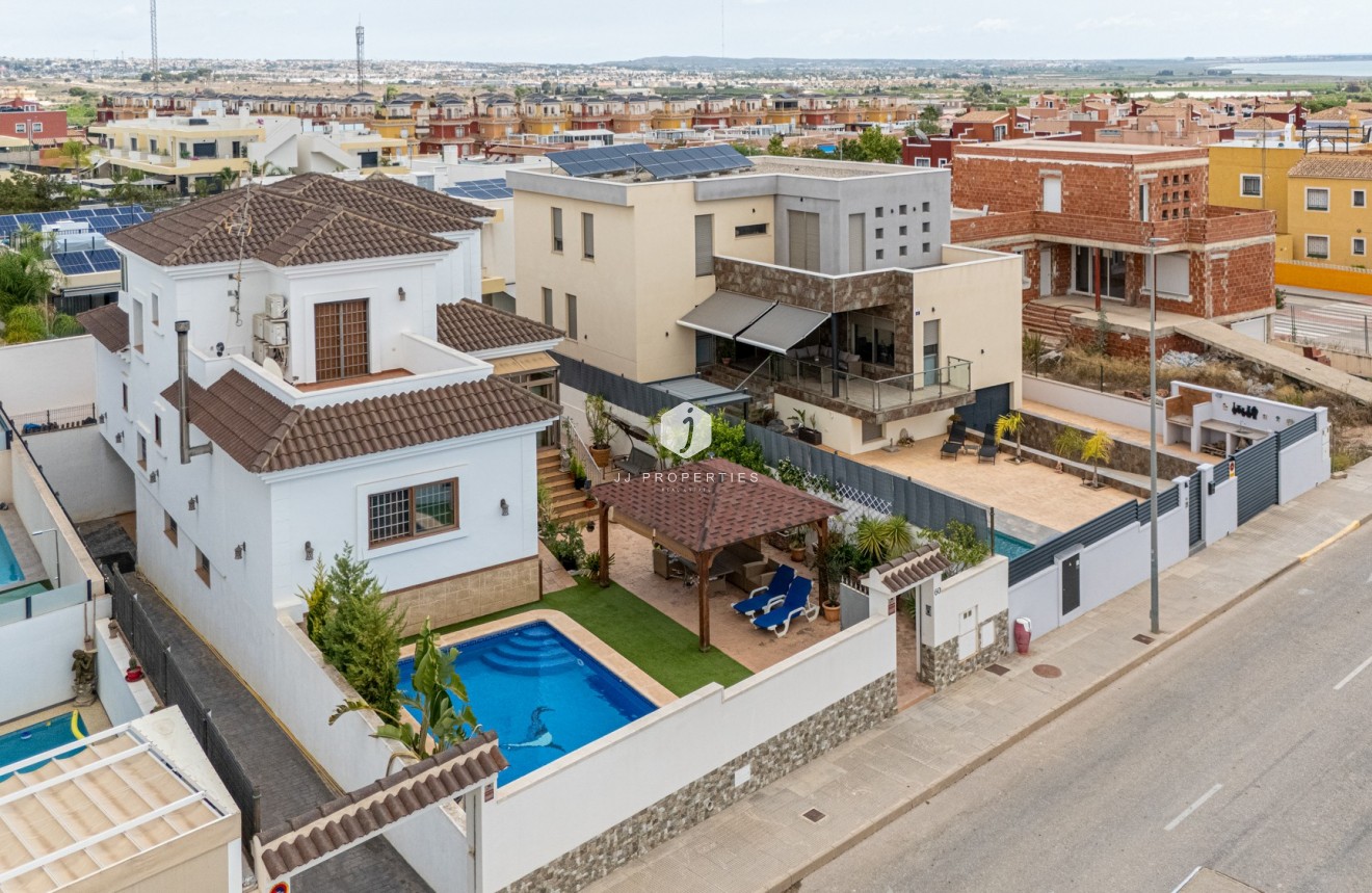 Aus zweiter Hand - Villa -
Los Montesinos - Costa Blanca