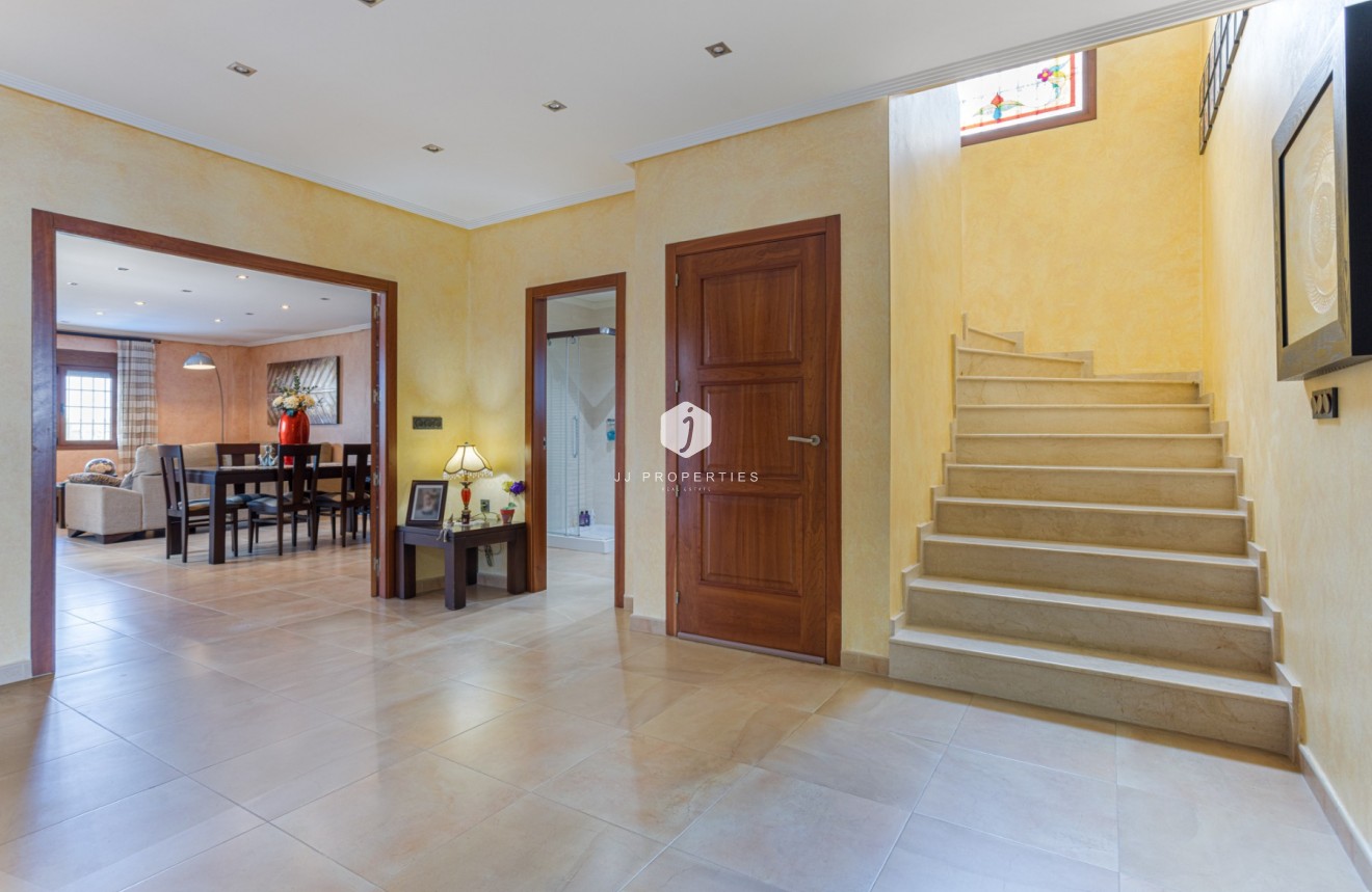 Aus zweiter Hand - Villa -
Los Montesinos - Costa Blanca