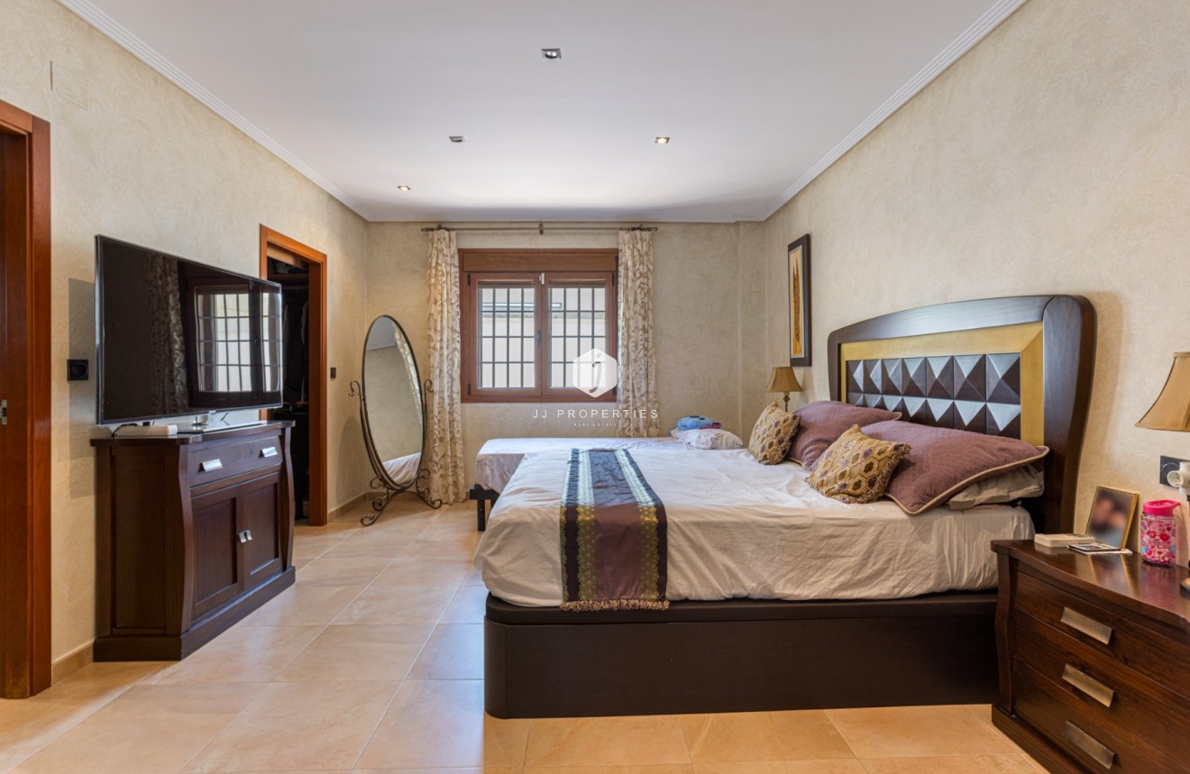 Aus zweiter Hand - Villa -
Los Montesinos - Costa Blanca
