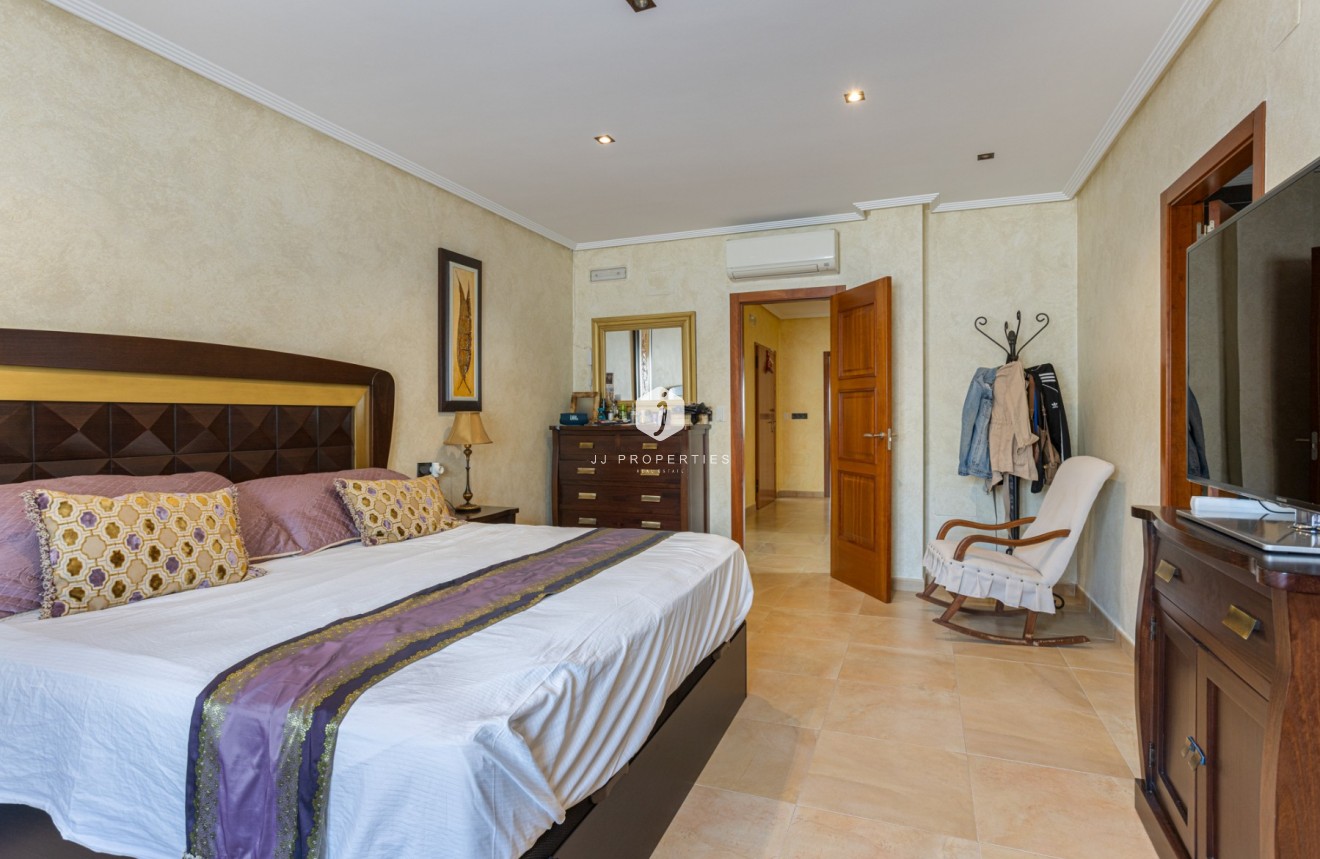 Aus zweiter Hand - Villa -
Los Montesinos - Costa Blanca