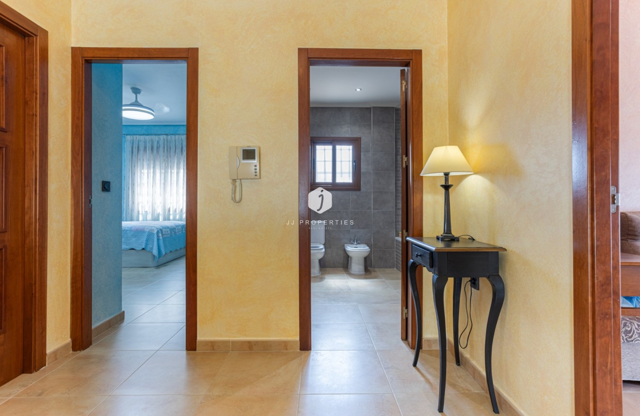 Aus zweiter Hand - Villa -
Los Montesinos - Costa Blanca